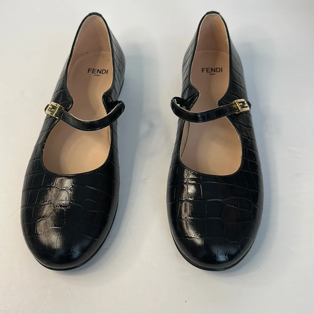 FENDI New Kids cute Black Leather Shoes in size 36 100% Authentic